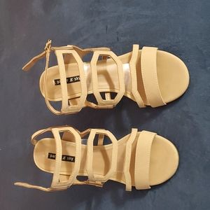 Super sharp 👌 sandals